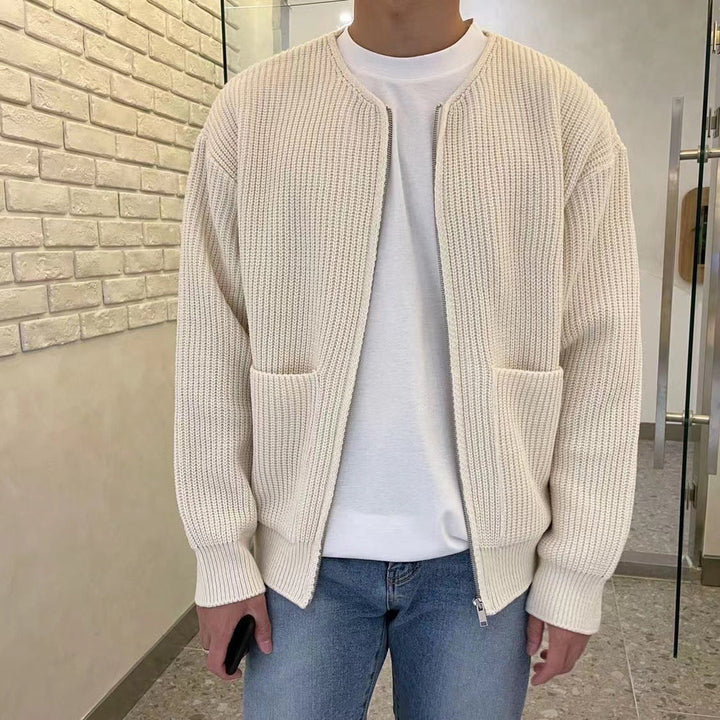 Modische Winter-Strickjacke für Männer, ideal für Herbst- und Wintertage, mit warmem Strick und stilvollem Design.