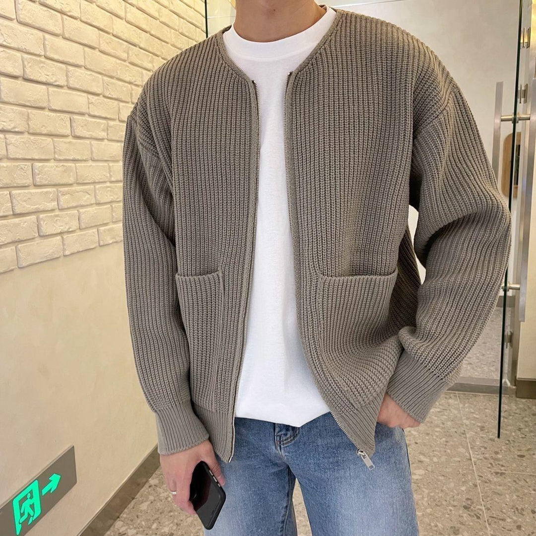 Modische Winter-Strickjacke für Männer, ideal für Herbst- und Wintertage, mit warmem Strick und stilvollem Design.