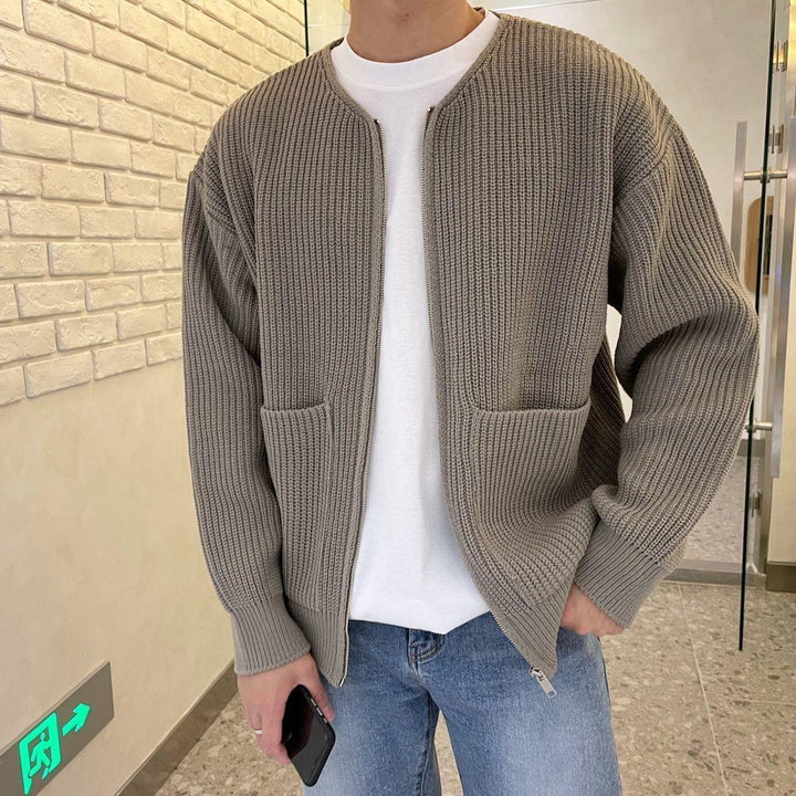 Modische Winter-Strickjacke für Männer, ideal für Herbst- und Wintertage, mit warmem Strick und stilvollem Design.