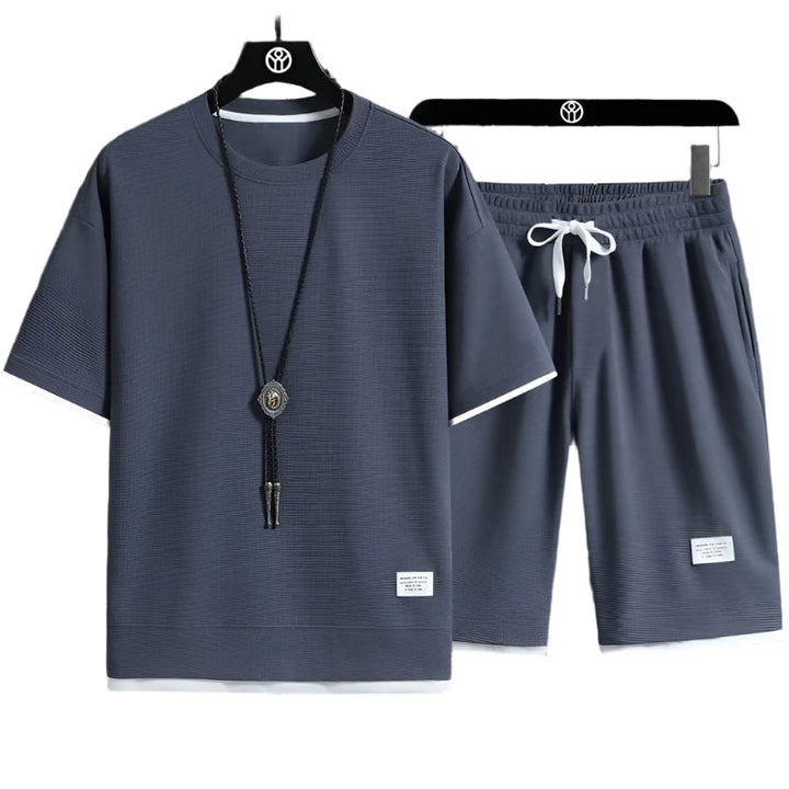 Stylisches Set für Outdoor-Aktivitäten, ideal für Wandern, Radfahren und mehr.