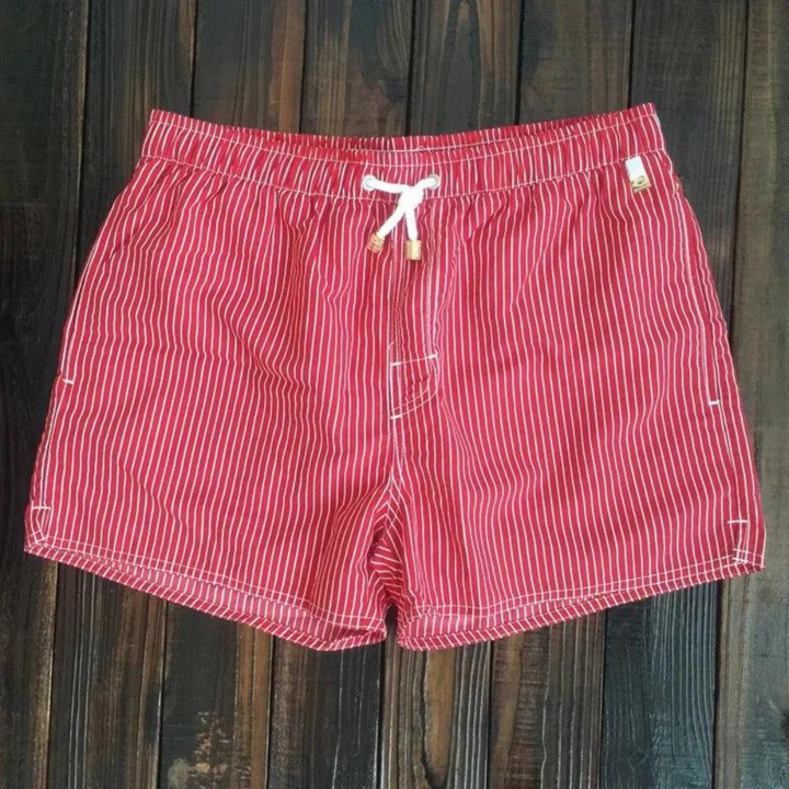 Premium Badeshorts für den Sommer mit schnelltrocknendem Material und bequemem Schnitt.