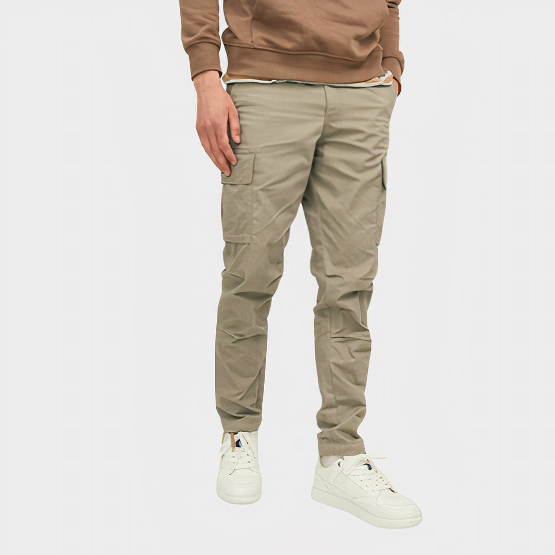 Robuste Cargo-Hose für Männer mit strapazierfähigem Material und praktischen Taschen für Outdoor und Arbeit