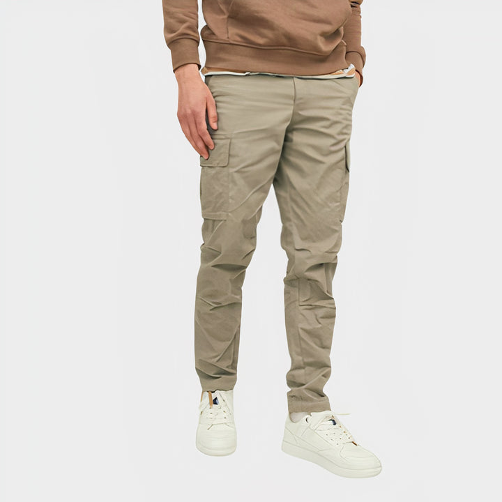 Robuste Cargo-Hose für Männer mit strapazierfähigem Material und praktischen Taschen für Outdoor und Arbeit