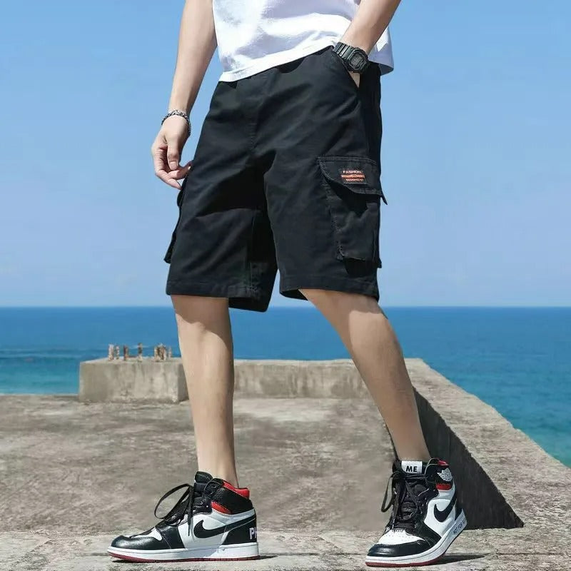 Schicke Sommer-Cargo-Shorts für Männer – leicht, bequem und funktional für warme Tage.