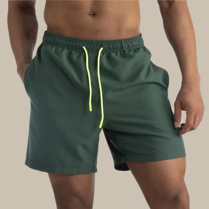 Schnell trocknende Herren-Badeshorts, sportlich und bequem für Strand und Pool.