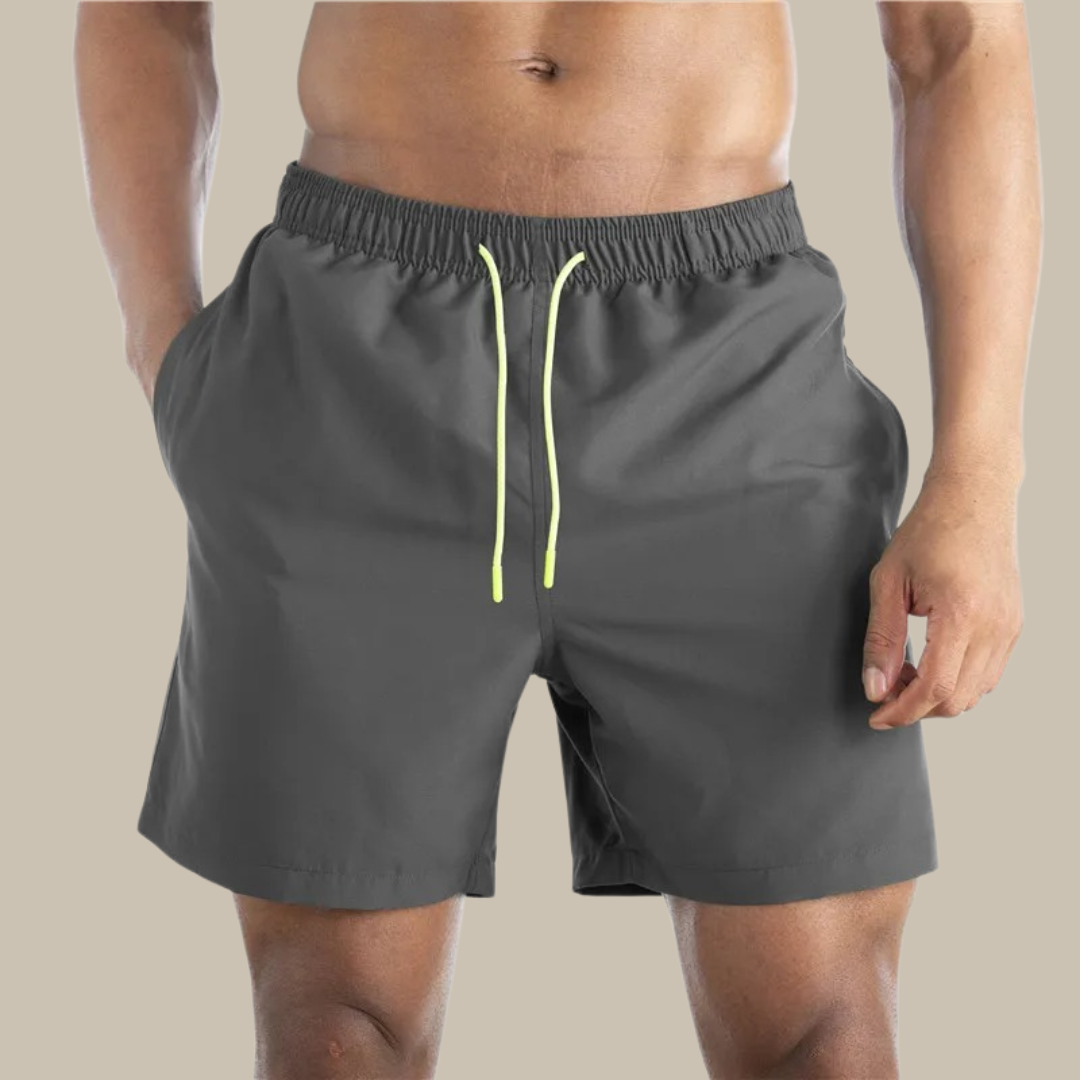 Schnell trocknende Herren-Badeshorts, sportlich und bequem für Strand und Pool.