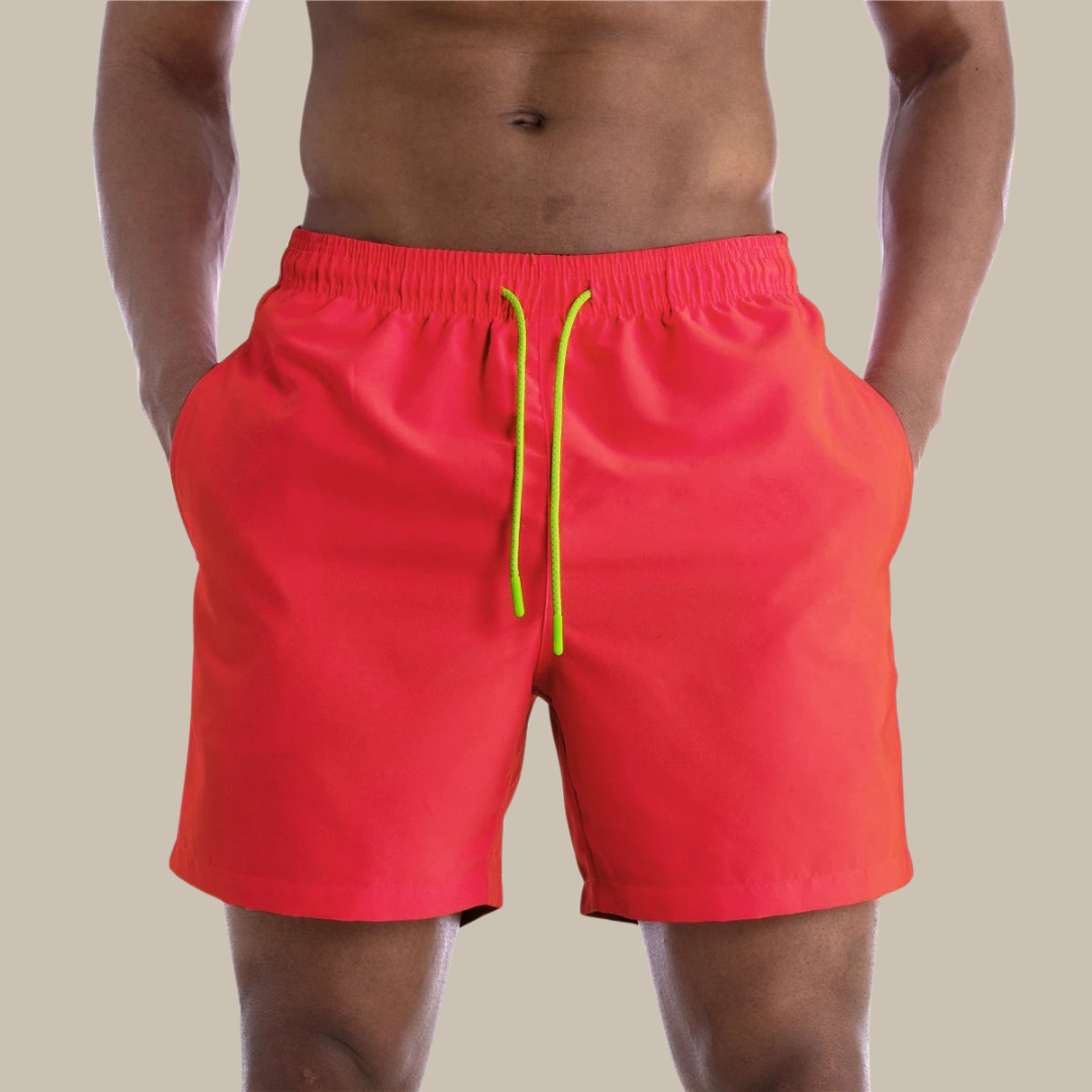 Schnell trocknende Herren-Badeshorts, sportlich und bequem für Strand und Pool.