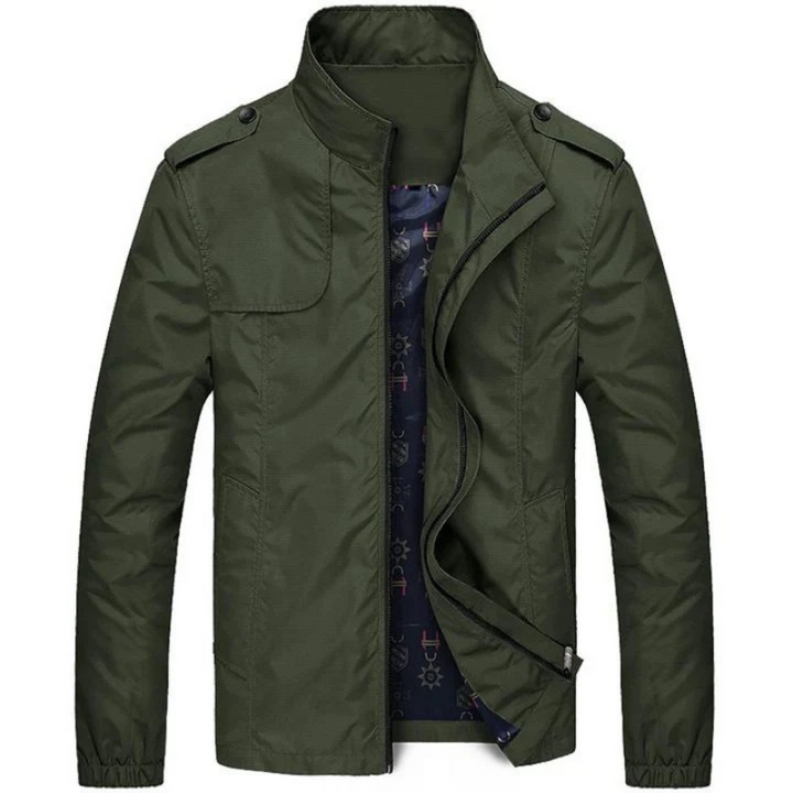 Sportliche Herren-Sommerjacke mit leichtem, atmungsaktivem Material und Reißverschlusstaschen









