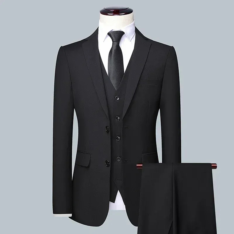 Stilvoller Anzug für Männer als Hochzeitsgast – eleganter Slim Fit Look für festliche Anlässe
