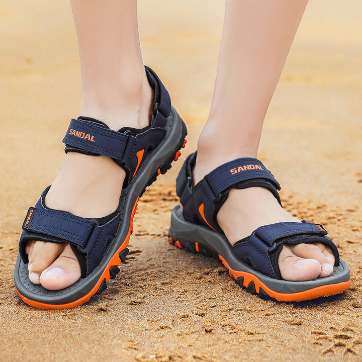 Stylische Herren-Strandsandalen mit leichter, atmungsaktiver Konstruktion und rutschfester Sohle.