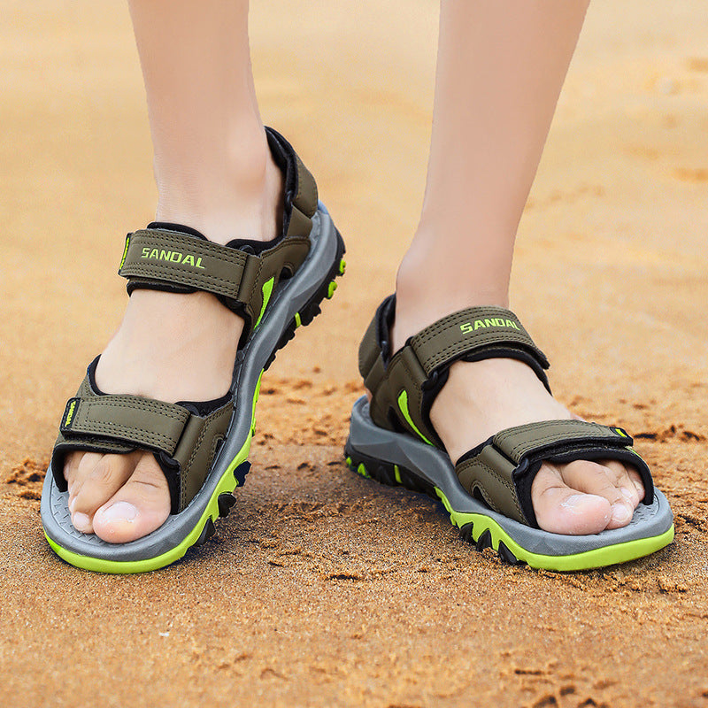 Stylische Herren-Strandsandalen mit leichter, atmungsaktiver Konstruktion und rutschfester Sohle.