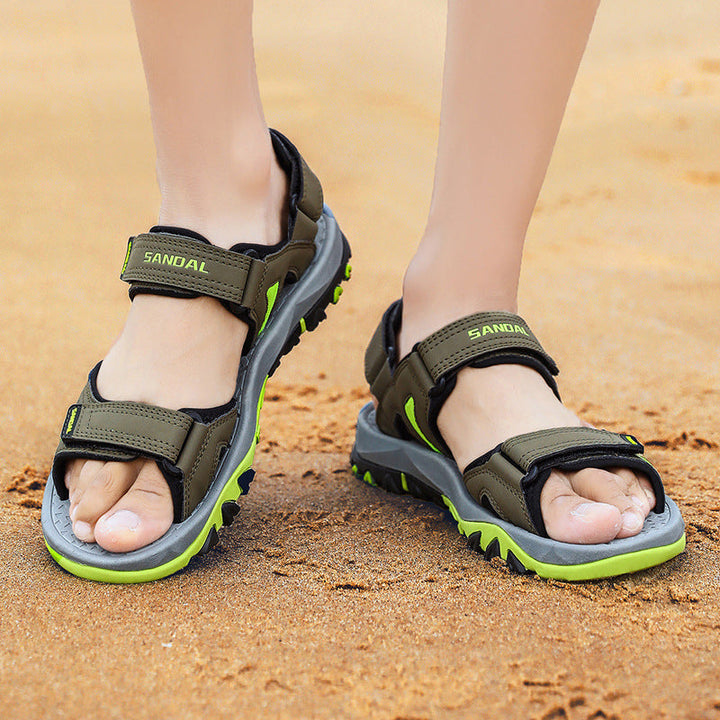 Stylische Herren-Strandsandalen mit leichter, atmungsaktiver Konstruktion und rutschfester Sohle.