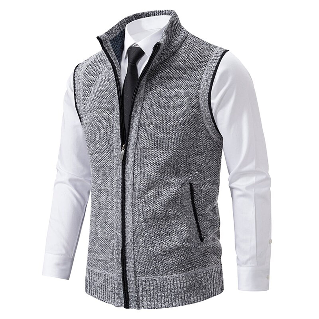Moderne und warme Herrenweste in stylischem Design, ideal für kühle Tage und vielseitige Anlässe.