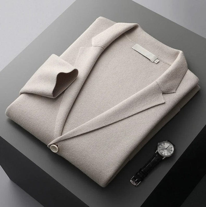 Stylischer Strickcardigan für Männer in elegantem Design, ideal für verschiedene Anlässe.