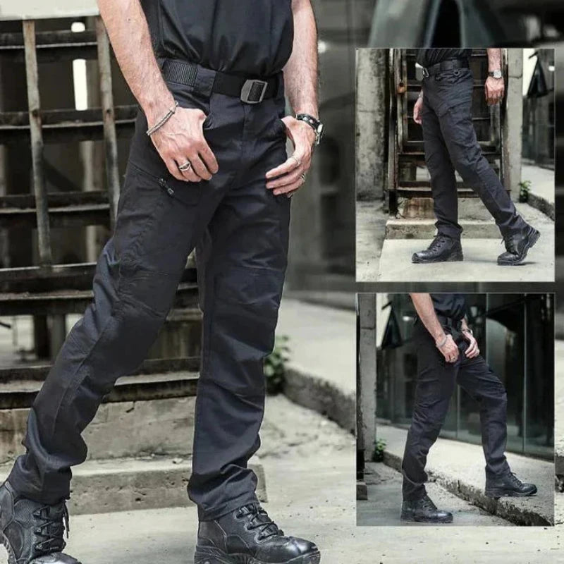 Ein Mann trägt eine taktische Cargohose