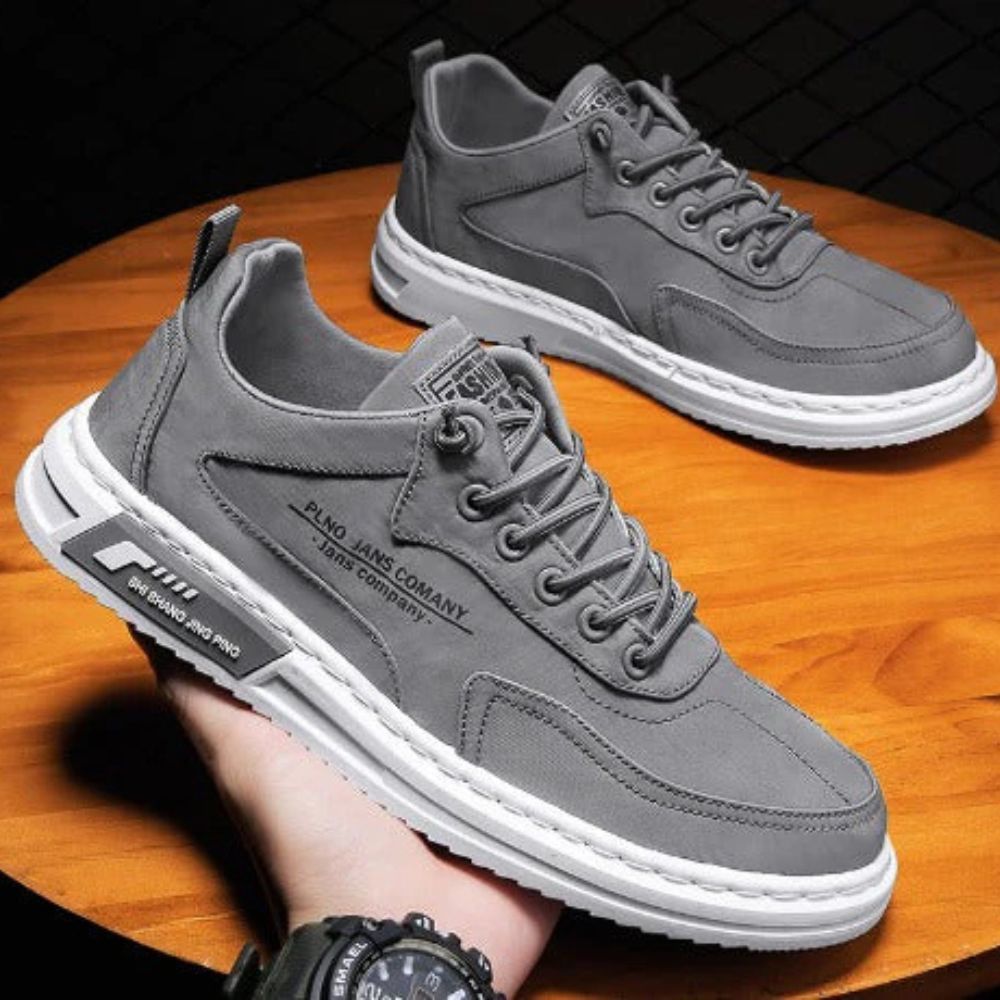 Trendige Herrenschuhe für Männer – ideal für stilvolle Auftritte an Herbst- und Wintertagen.