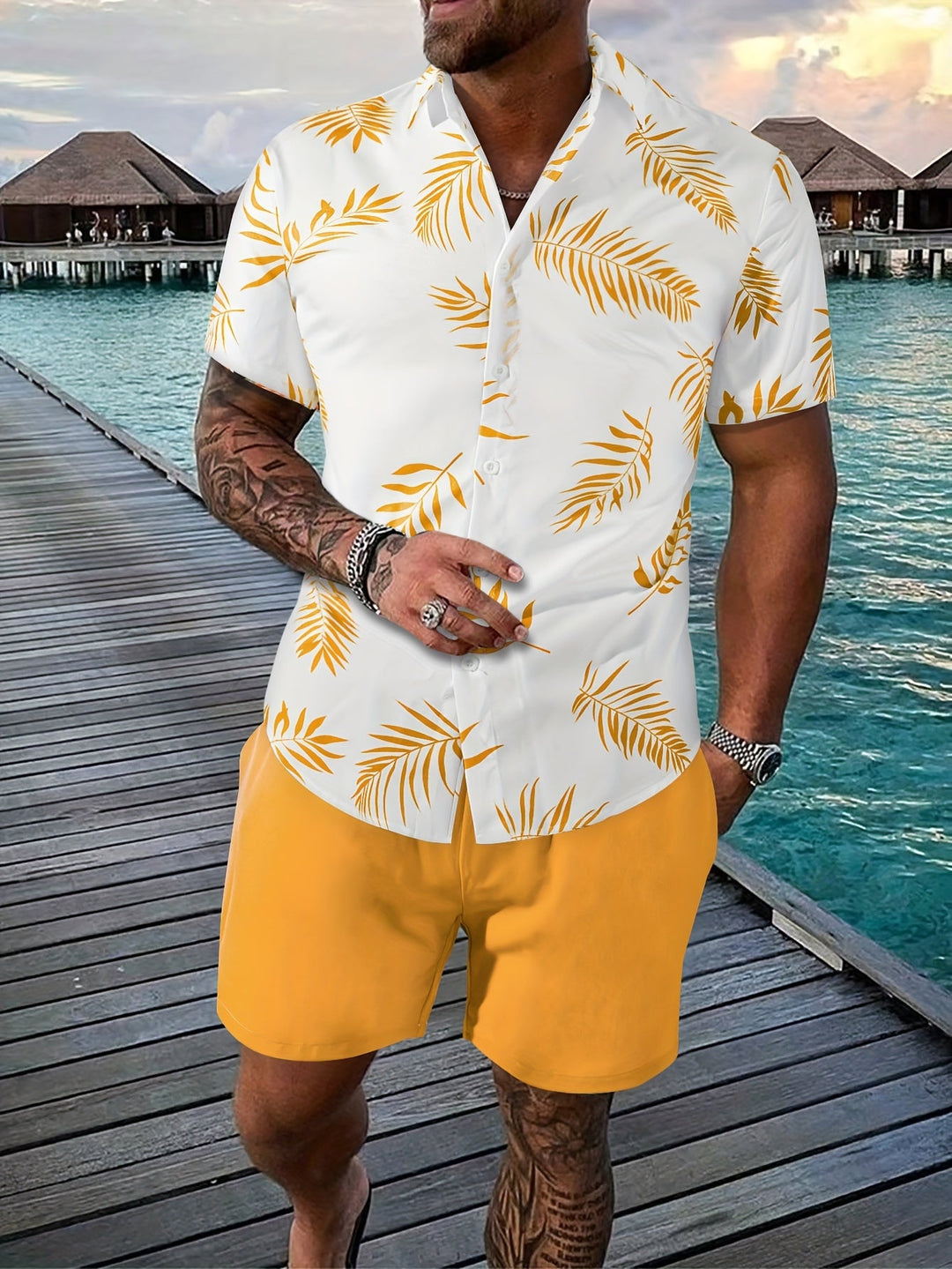 Tropisches Shirt und Shorts-Set für Männer, ideal für entspannte Strandtage im Sommer.
