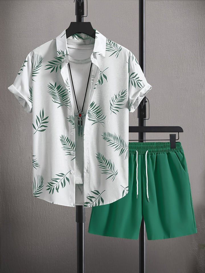 Tropisches Shirt und Shorts-Set für Männer, ideal für entspannte Strandtage im Sommer.