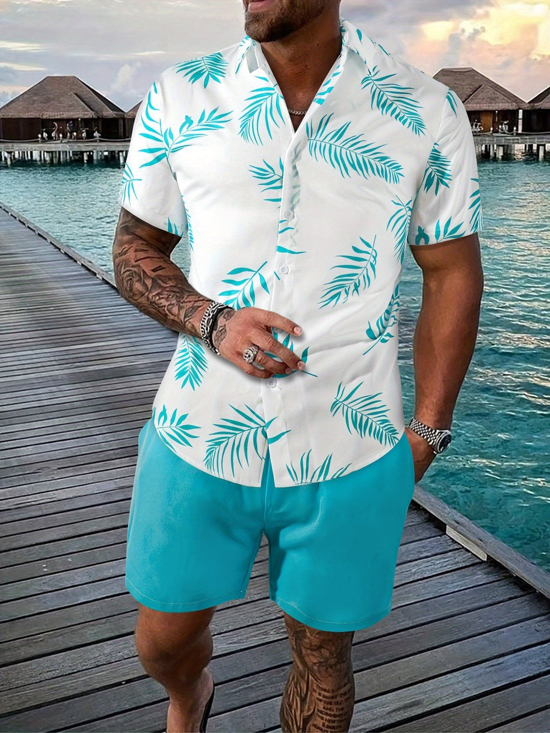 Tropisches Shirt und Shorts-Set für Männer, ideal für entspannte Strandtage im Sommer.