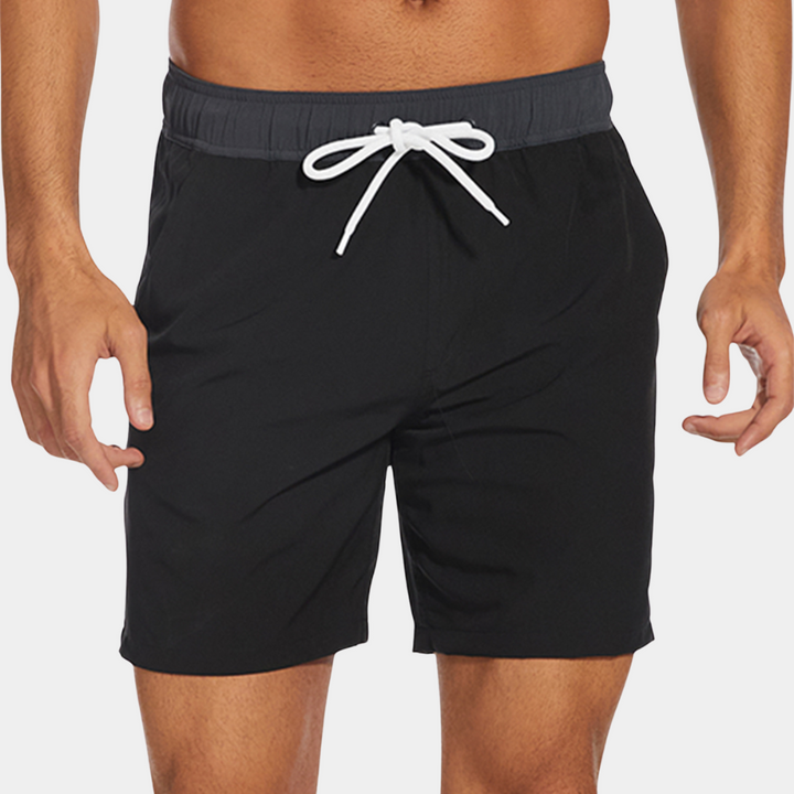 Vielseitige Badeshorts für den Sommer mit schnelltrocknendem Material und bequemer Passform.