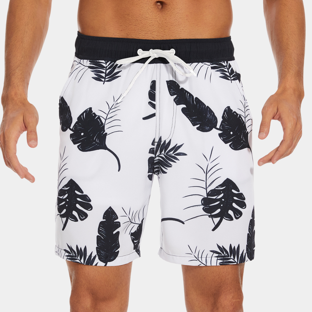 Vielseitige Badeshorts für den Sommer mit schnelltrocknendem Material und bequemer Passform.