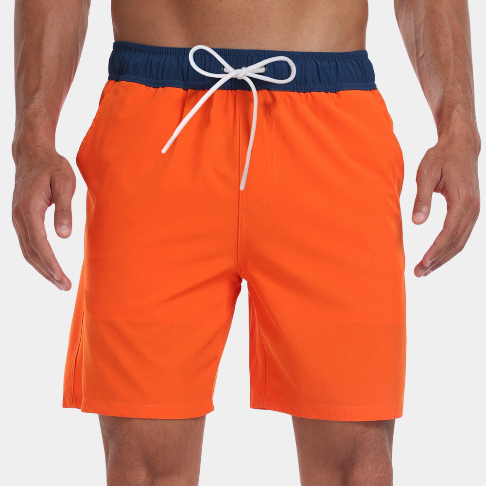 Vielseitige Badeshorts für den Sommer mit schnelltrocknendem Material und bequemer Passform.