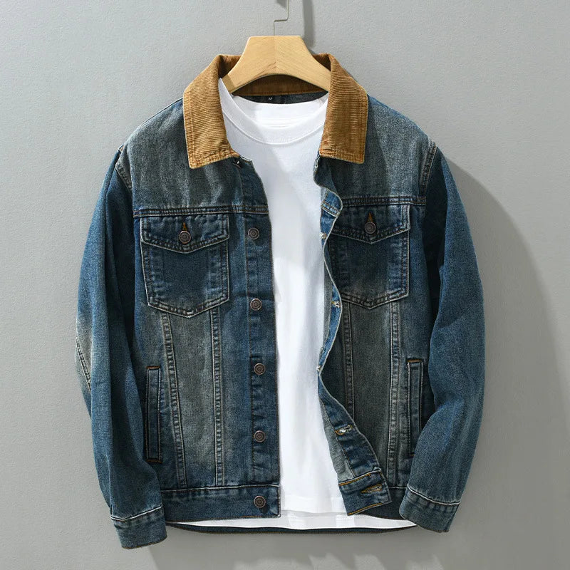 Vintage-Denim-Jacke für Männer mit klassischem Schnitt und Used-Details, ideal für einen lässigen Look