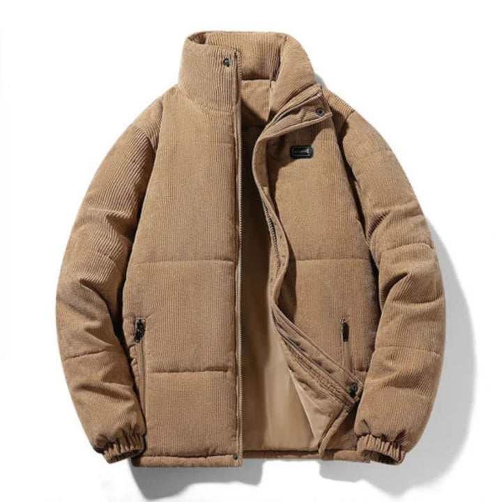 Warm wattierte Winterjacke für Herren – ideal für kalte Herbst- und Wintertage.
