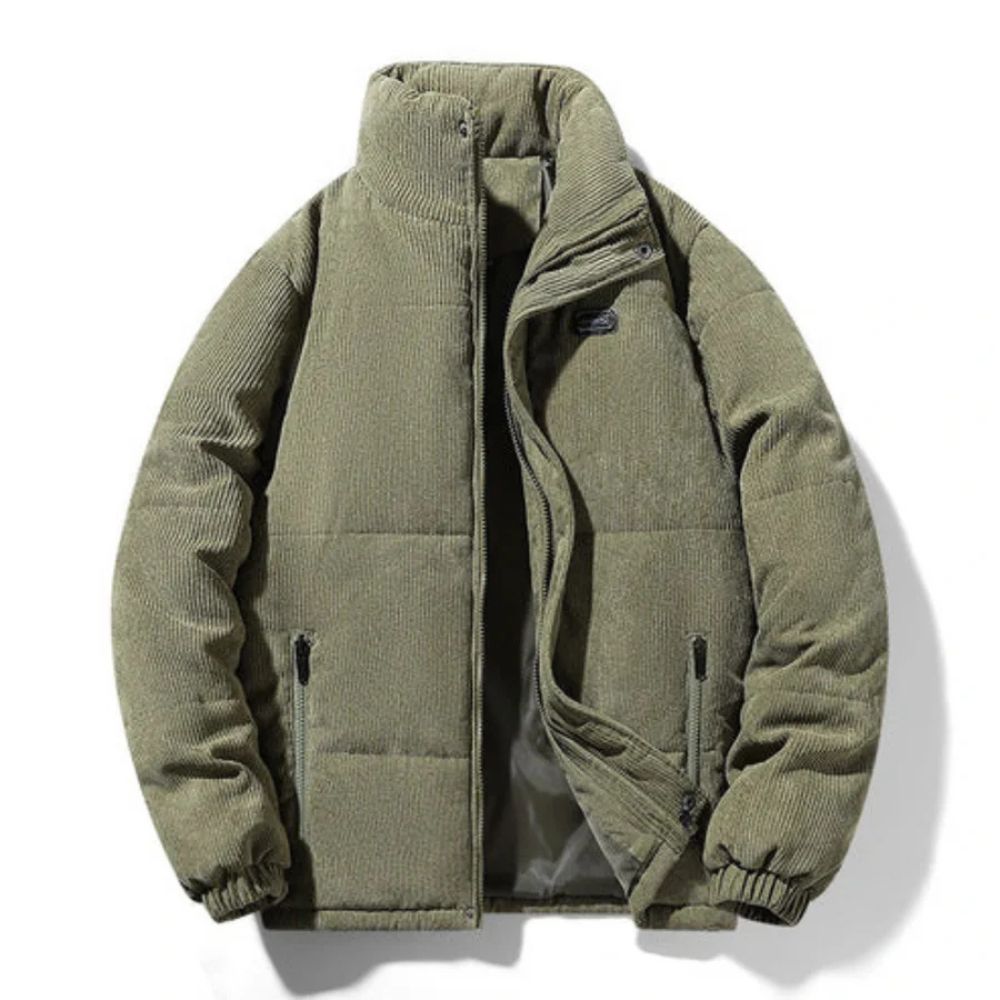Warm wattierte Winterjacke für Herren – ideal für kalte Herbst- und Wintertage.