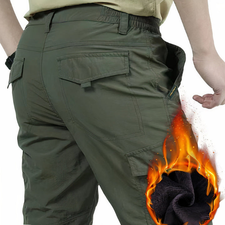 Warme Cargohose für Männer mit funktionalen Taschen und modernem Stil, ideal für kühle Tage.