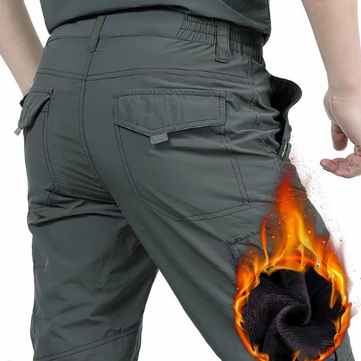 Warme Cargohose für Männer mit funktionalen Taschen und modernem Stil, ideal für kühle Tage.