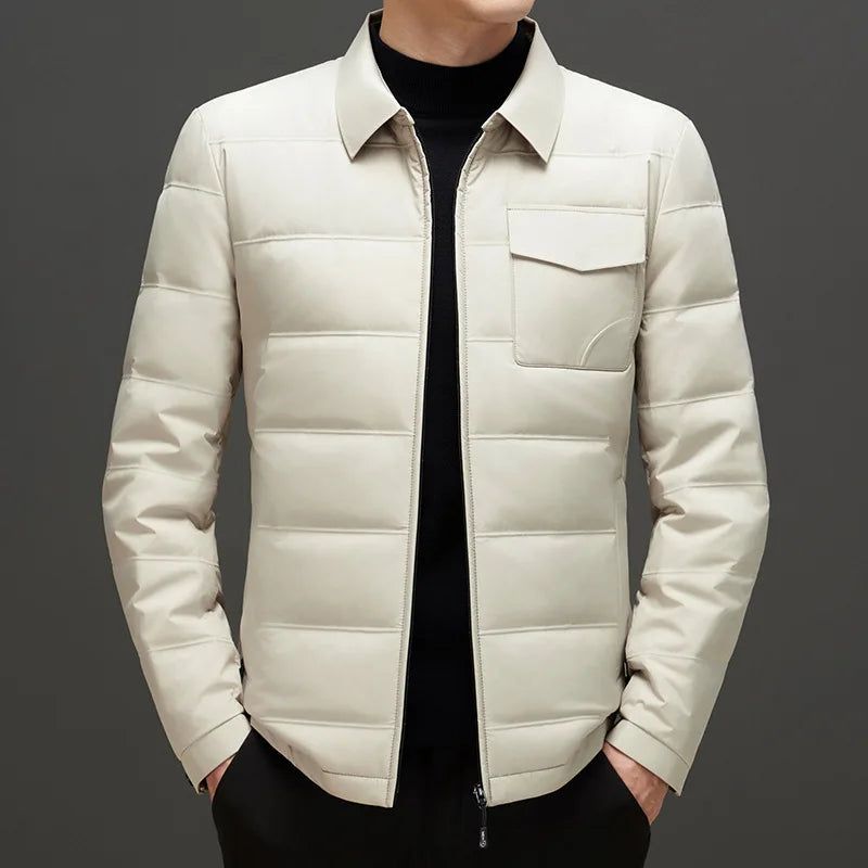 Warme elegante Daunenjacke für Männer, stilvoll und komfortabel für kalte Herbst- und Wintertage.