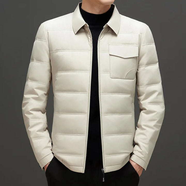 Warme elegante Daunenjacke für Männer, stilvoll und komfortabel für kalte Herbst- und Wintertage.