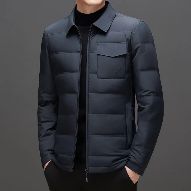 Warme elegante Daunenjacke für Männer, stilvoll und komfortabel für kalte Herbst- und Wintertage.
