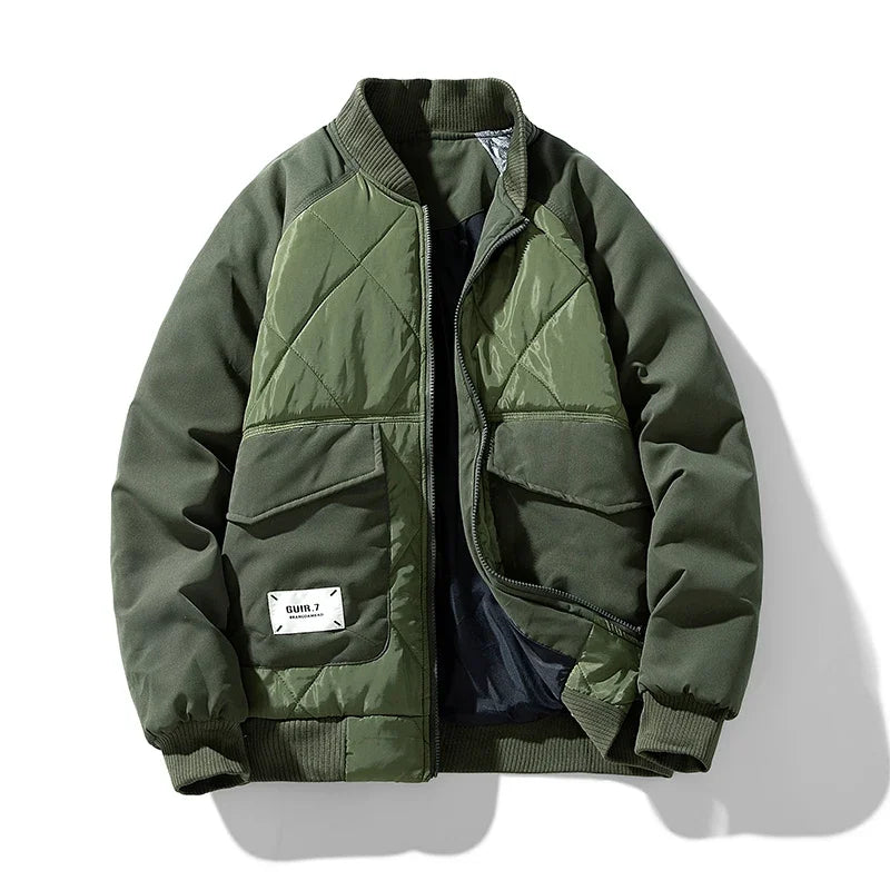 Warme gesteppte Bomberjacke für Männer mit klassischem Design und funktionalen Details.