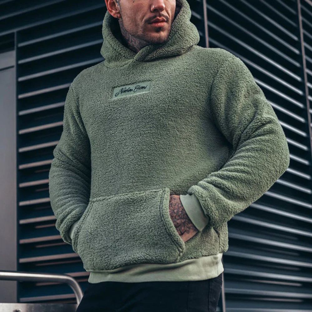 Warmer Fleece-Kapuzenpulli für Männer aus Plüsch – kuscheliger Hoodie für kalte Herbst- und Wintertage.