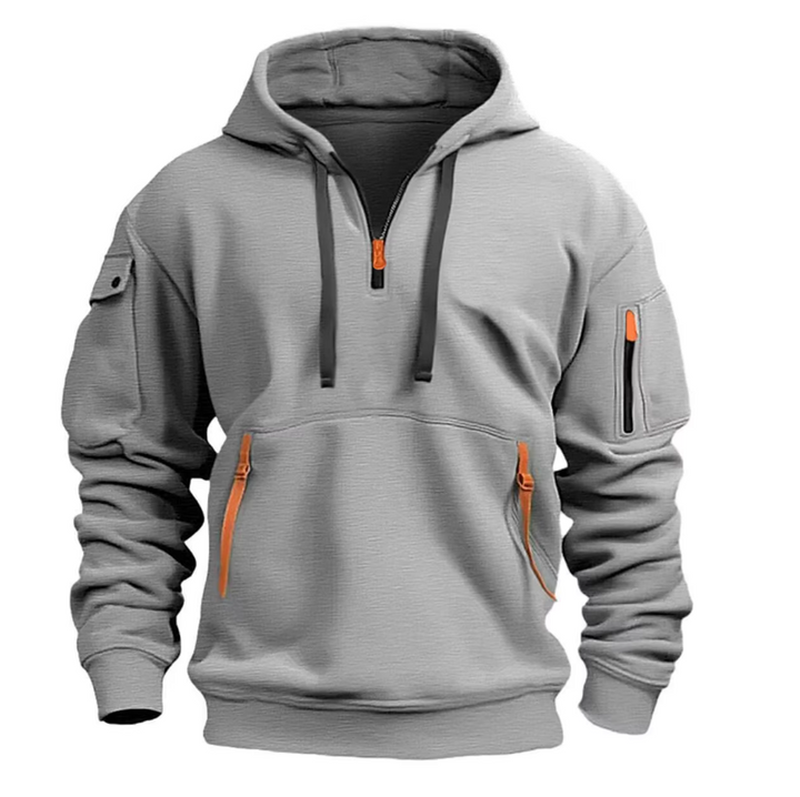 Ein Mann trägt einen warmen Freizeit-Kapuzenpullover