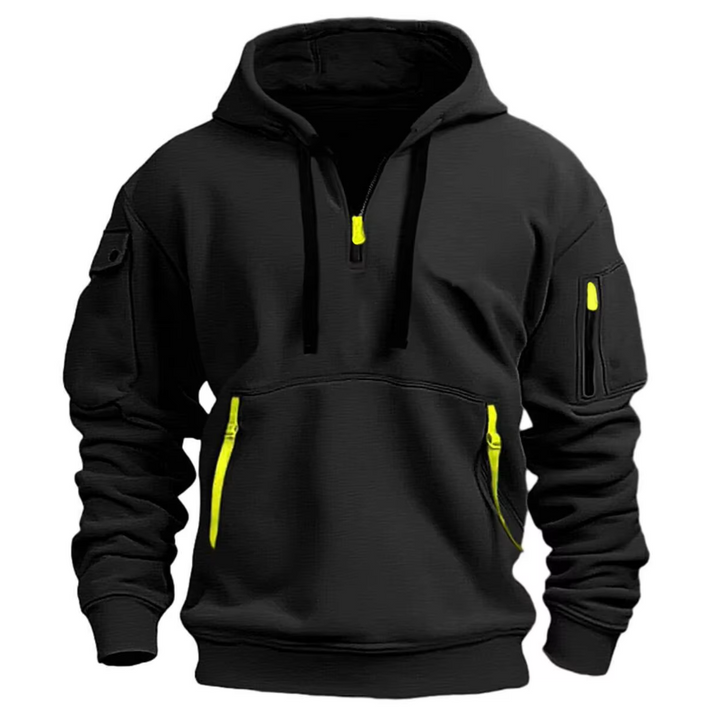 Ein Mann trägt einen warmen Freizeit-Kapuzenpullover