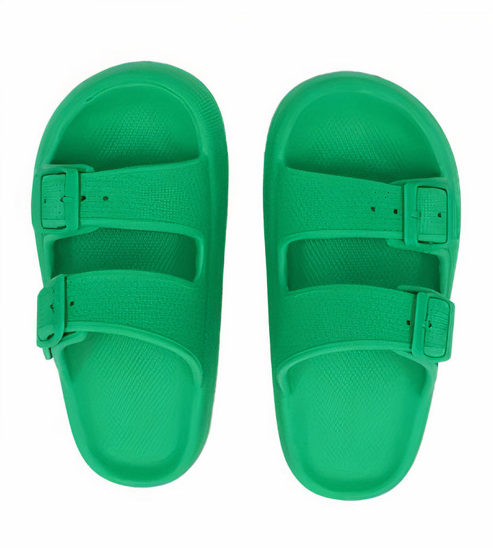 Weiche, wasserdichte Sommerpantoffeln für Herren mit rutschfester Sohle.