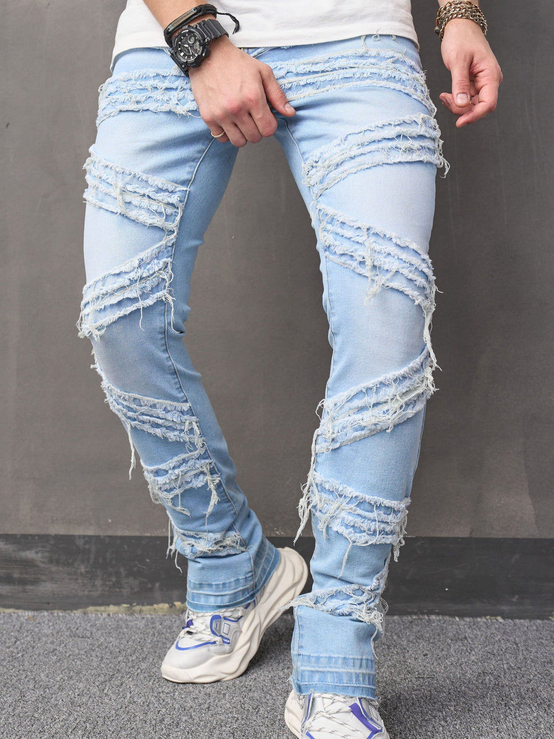 Zerrissene Denim-Hosen für Herren mit leichtem Stoff und modernem Streetstyle, perfekt für den Sommer